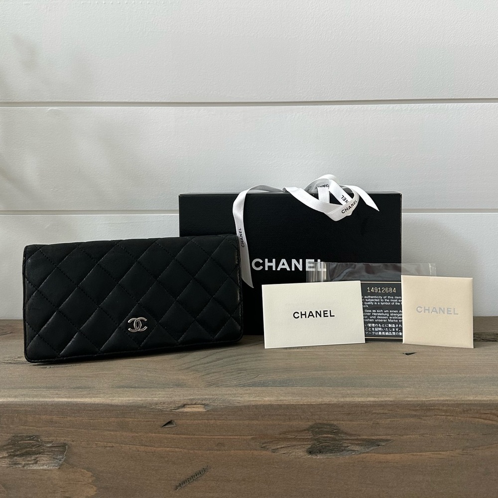 Authentic Chanel Matelasse Bifold Wallet Lambskin Lea… Gem